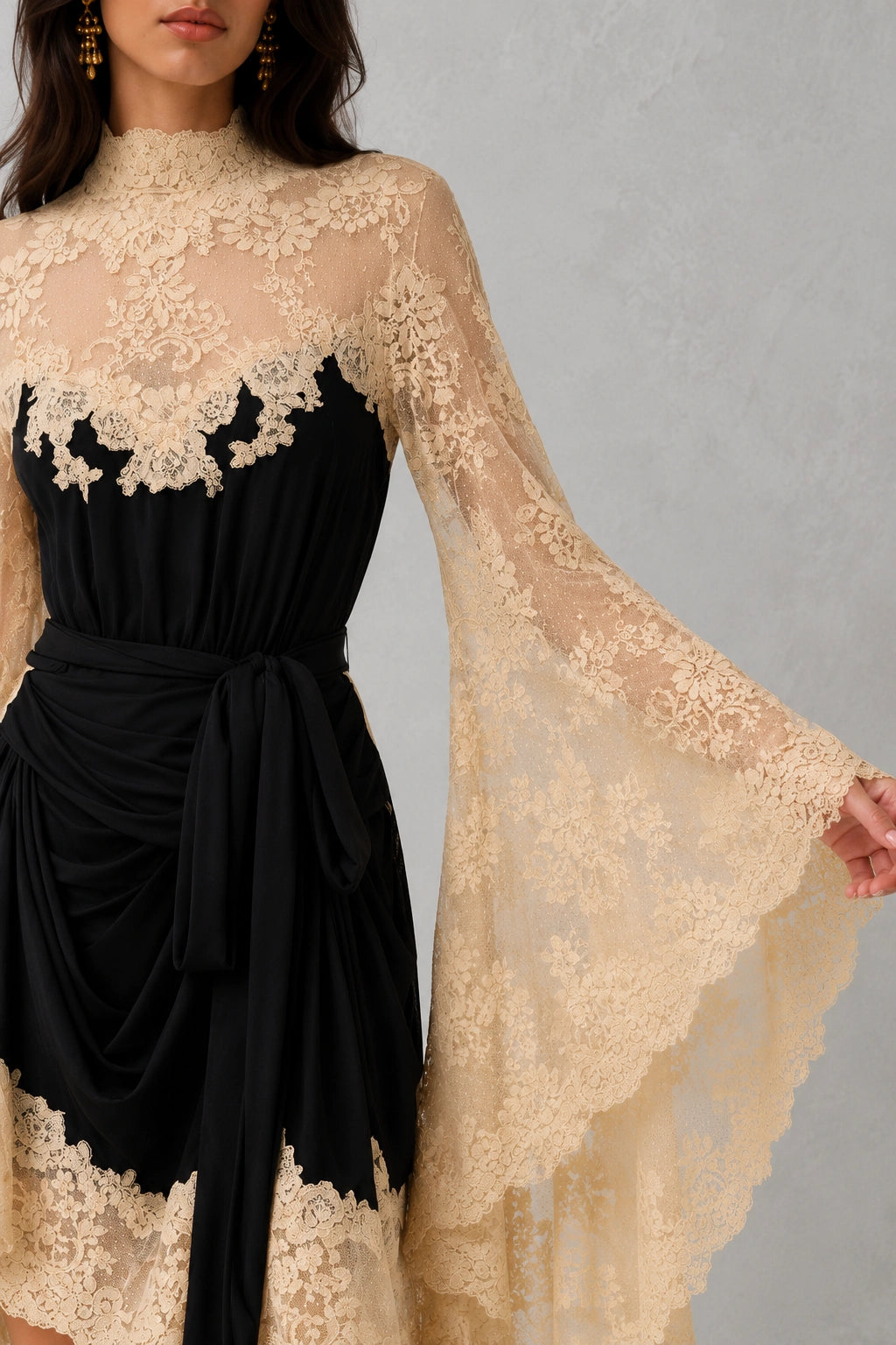 Ethereal Lace Gown - Black Champagne Lus Deluné