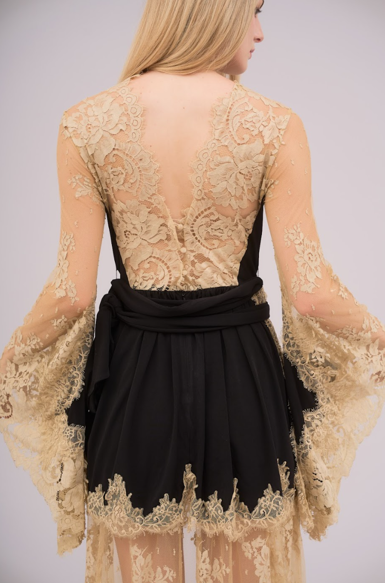 Ethereal Lace Gown – Black Champagne