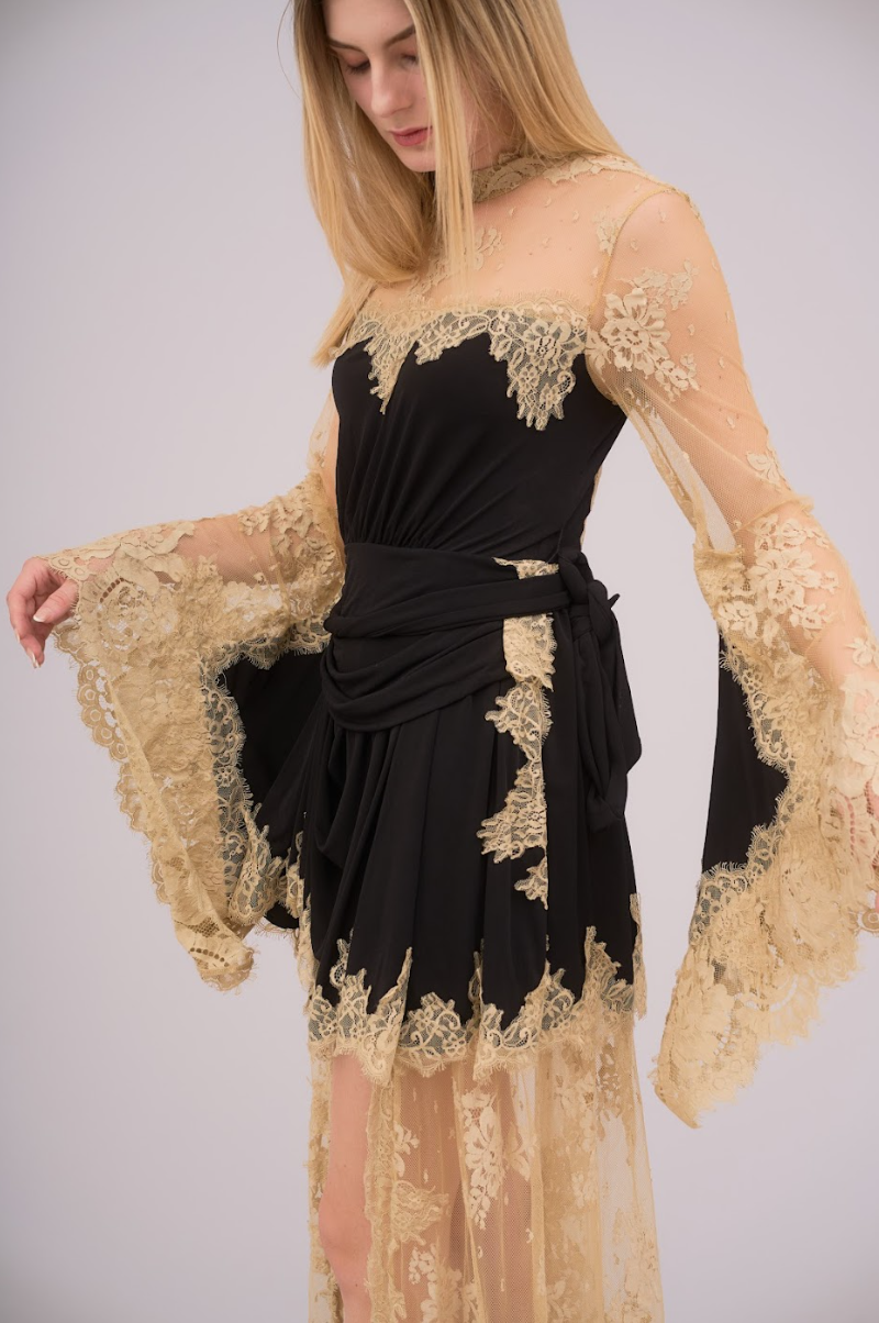 Ethereal Lace Gown – Black Champagne