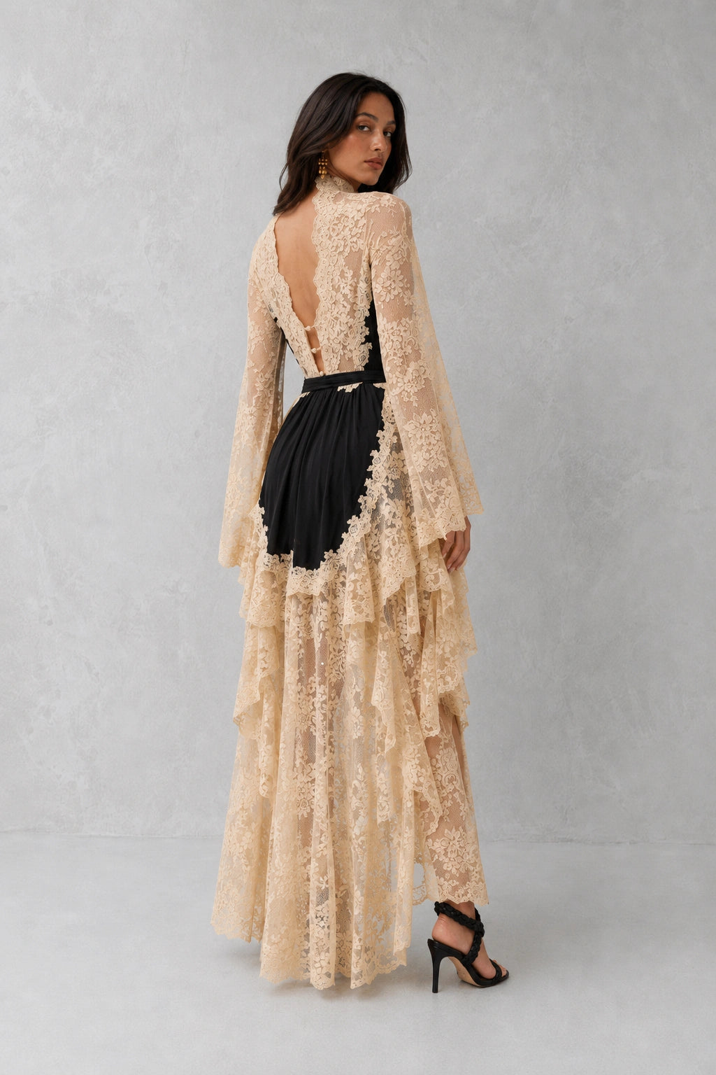 Ethereal Lace Gown - Black Champagne Lus Deluné