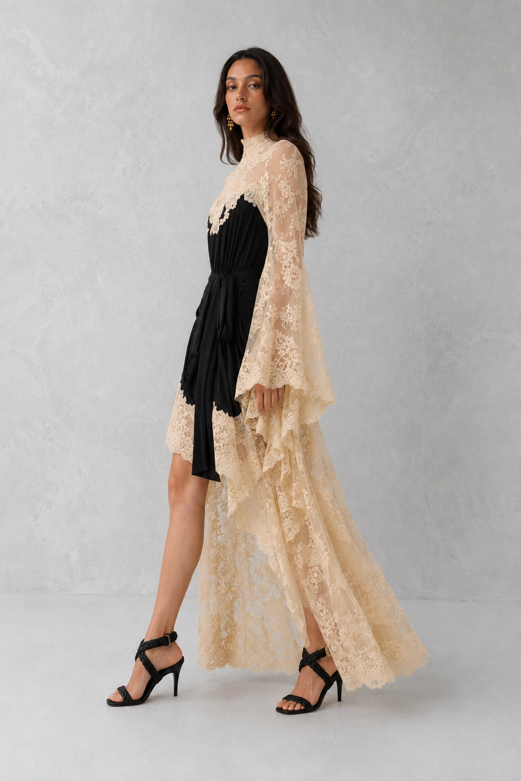 Ethereal Lace Gown - Black Champagne Lus Deluné